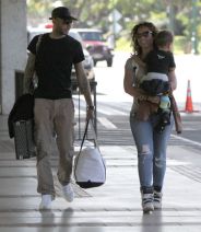 Alicia Keys indossa le sneakers con la zeppa nascosta di Isabel Marant, le Willow