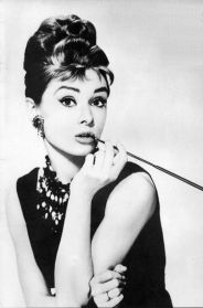 Chignon: l’intramontabile acconciatura pratica e di classe (Audrey Hepburn)